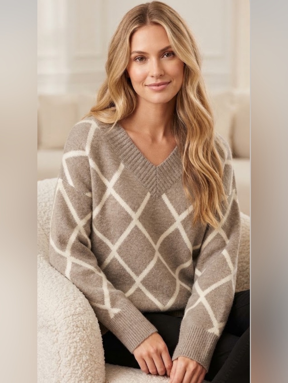 NWT Abercrombie & Fitch Taupe and Cream Argyle V-Neck Sweater~M